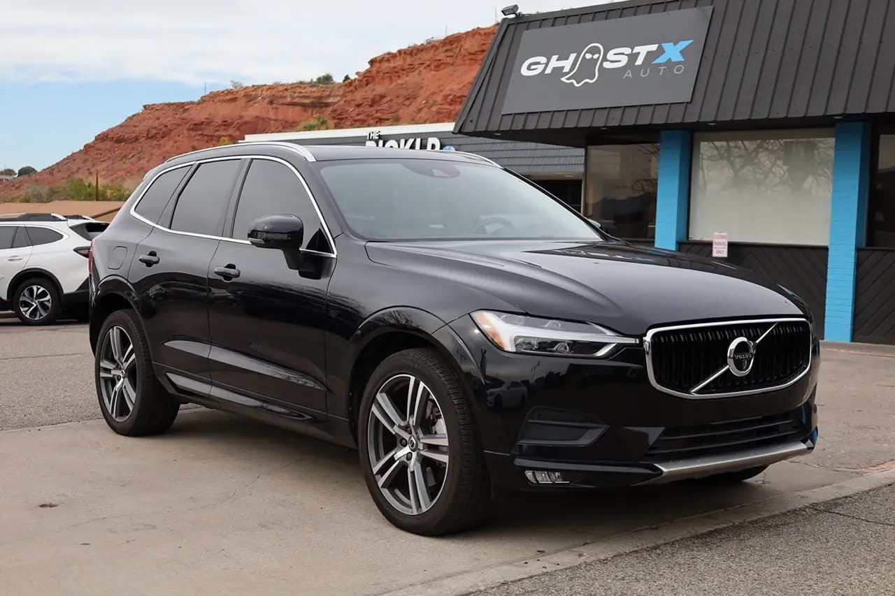 2021 Volvo XC60 Momentum's photo