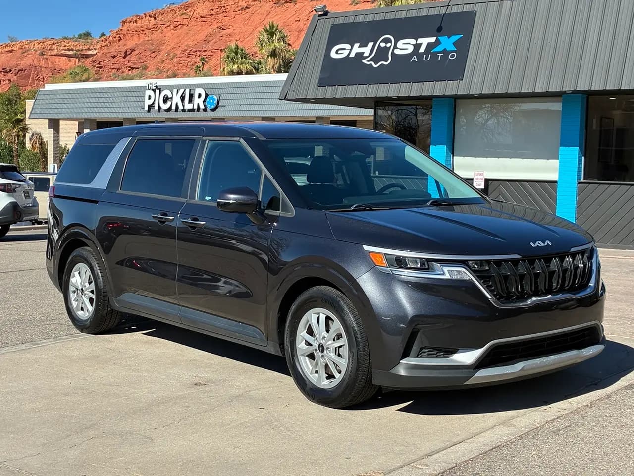 2022 Kia Carnival LX's photo