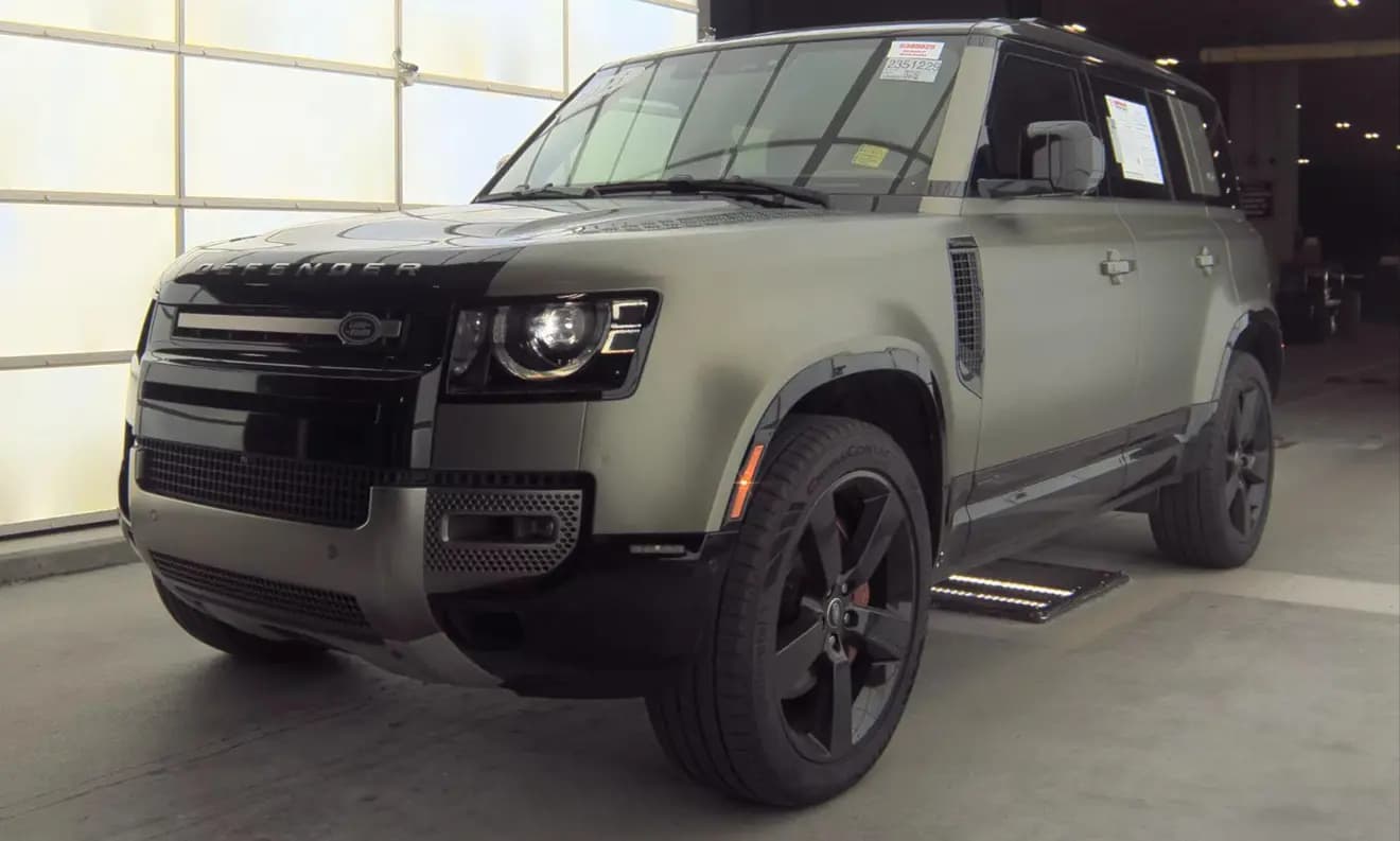 2023 Land Rover Defender X's photo